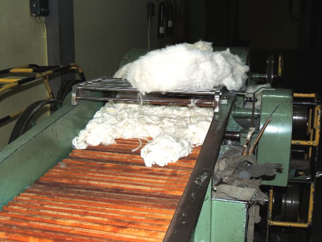 Raw cotton fibres African print fabric factory
