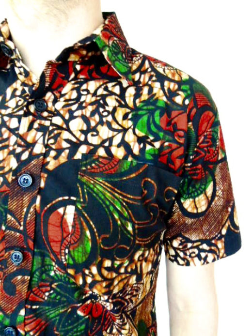 Men's red/green African style shirt short sleeves model wearing side pocket closeup