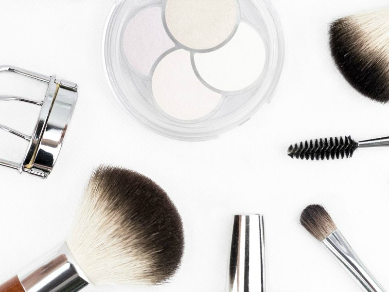Beauty kit New Years sustainable fashion resolutions