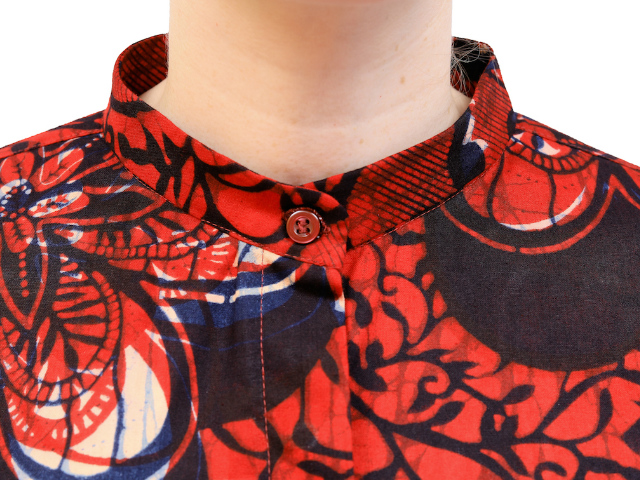 Online made to measure shirts Women's maroon flower three quarter sleeve shirt model wearing mandarin collar closeup