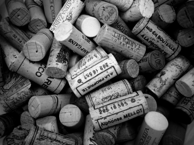 Wine corks can be recycled to decorate vases and jars DIY craft ideas to try at home during lockdown