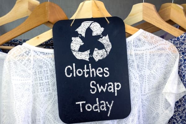 Borrow or swap second hand clothes sustainable clothing tips